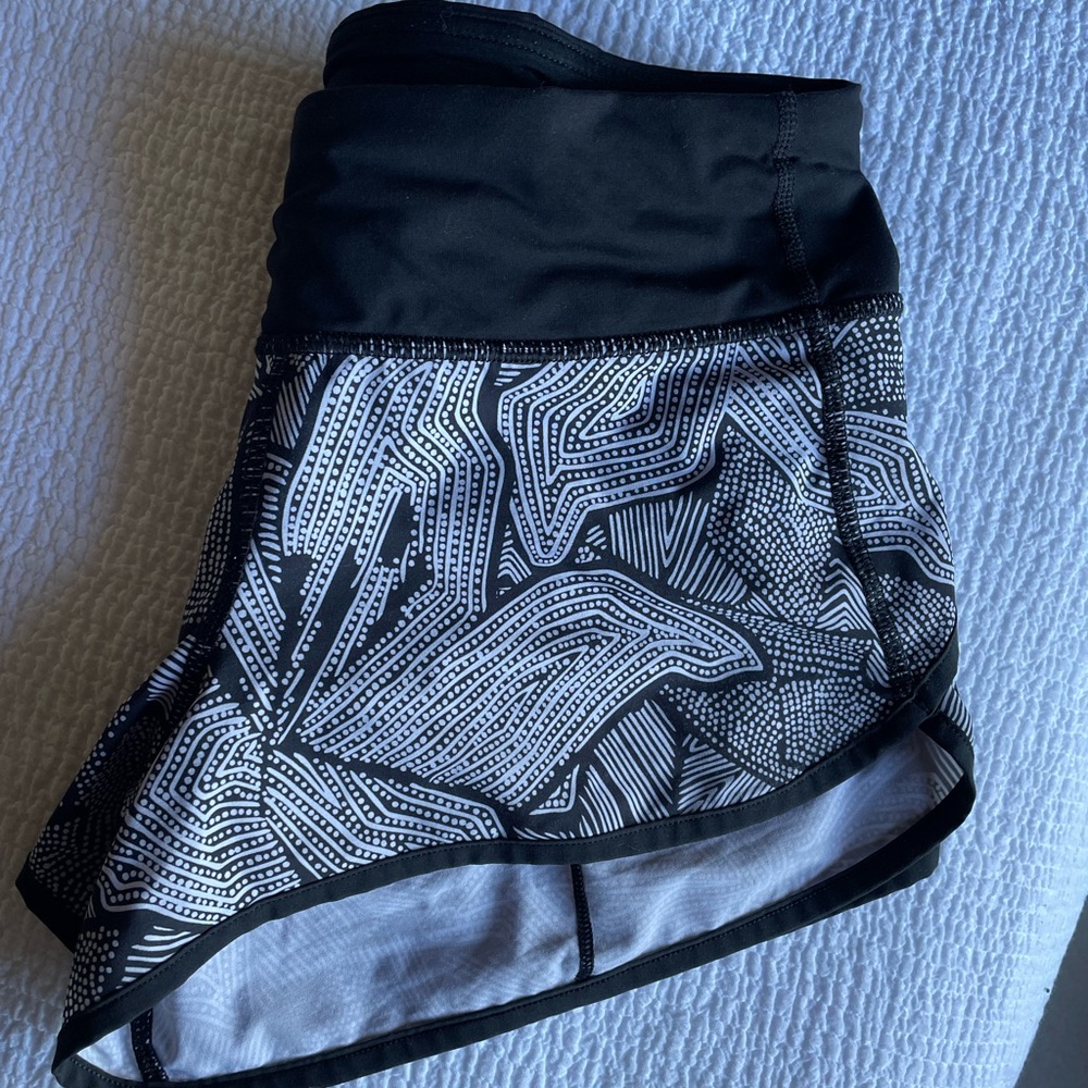 Lululemon athletica Shorts Size 4